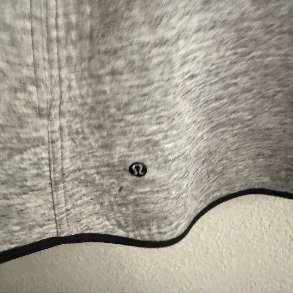 Lululemon Gray Sleeveless Hoodie Vest size 4 - Picture 4 of 5